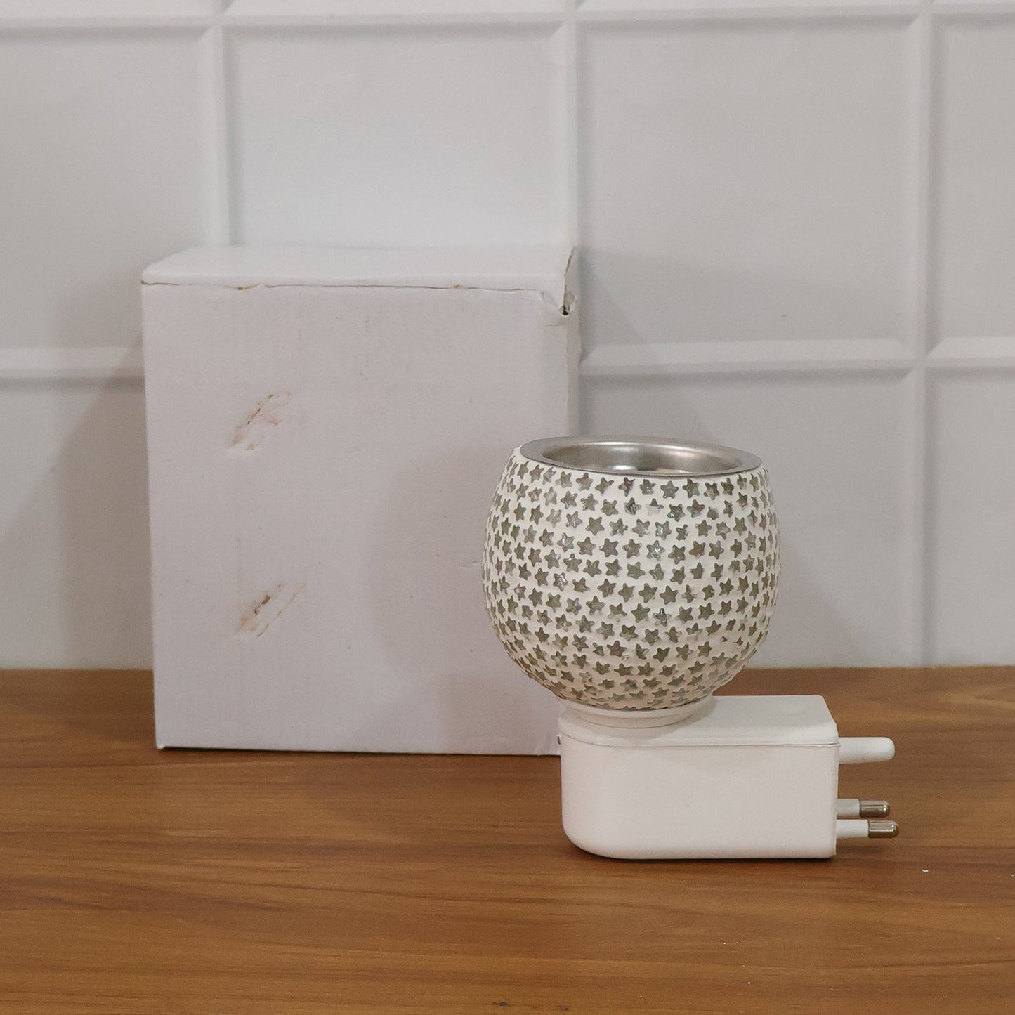 Premium Kapoor Dani Plug-In Star Cut Glass Aroma Diffuser Night Lamp (1 Pc)