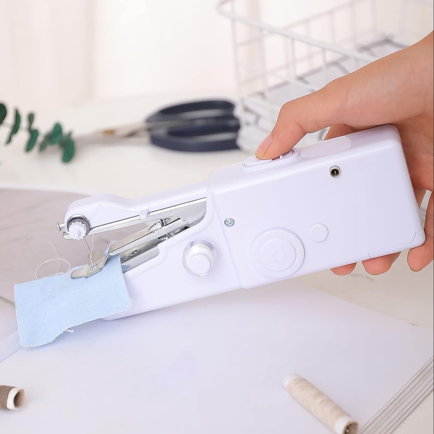 Handheld Portable Mini Electric Cordless Sewing Machine for Beginners