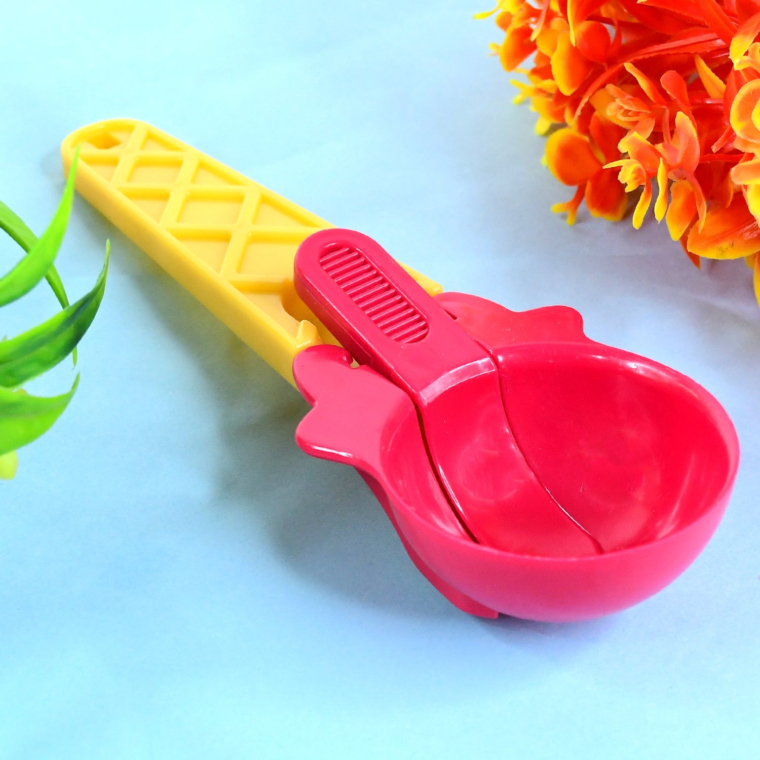 Quick Release Scooper