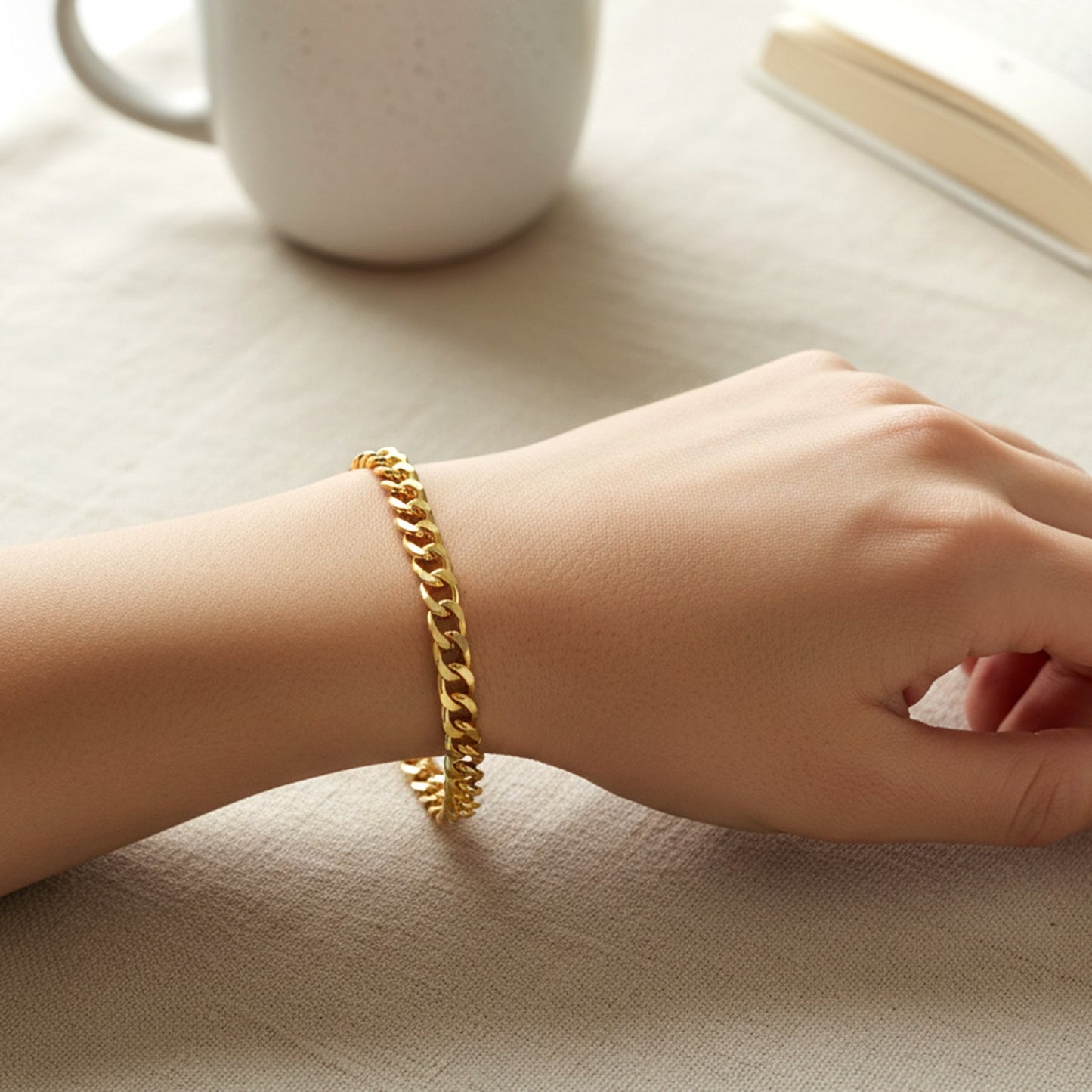 Classic Gold Finish Chain Link Bracelet for Men and Women (1 Pc)