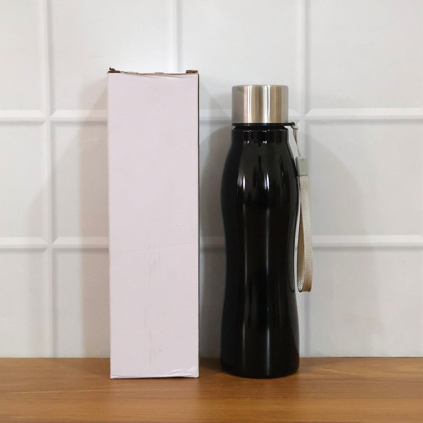 Stainless Steel Water Bottle with Carry Strap 600 ML